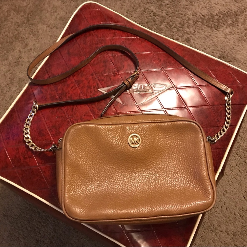 Michael Kors Jet set  camera crossbody bag